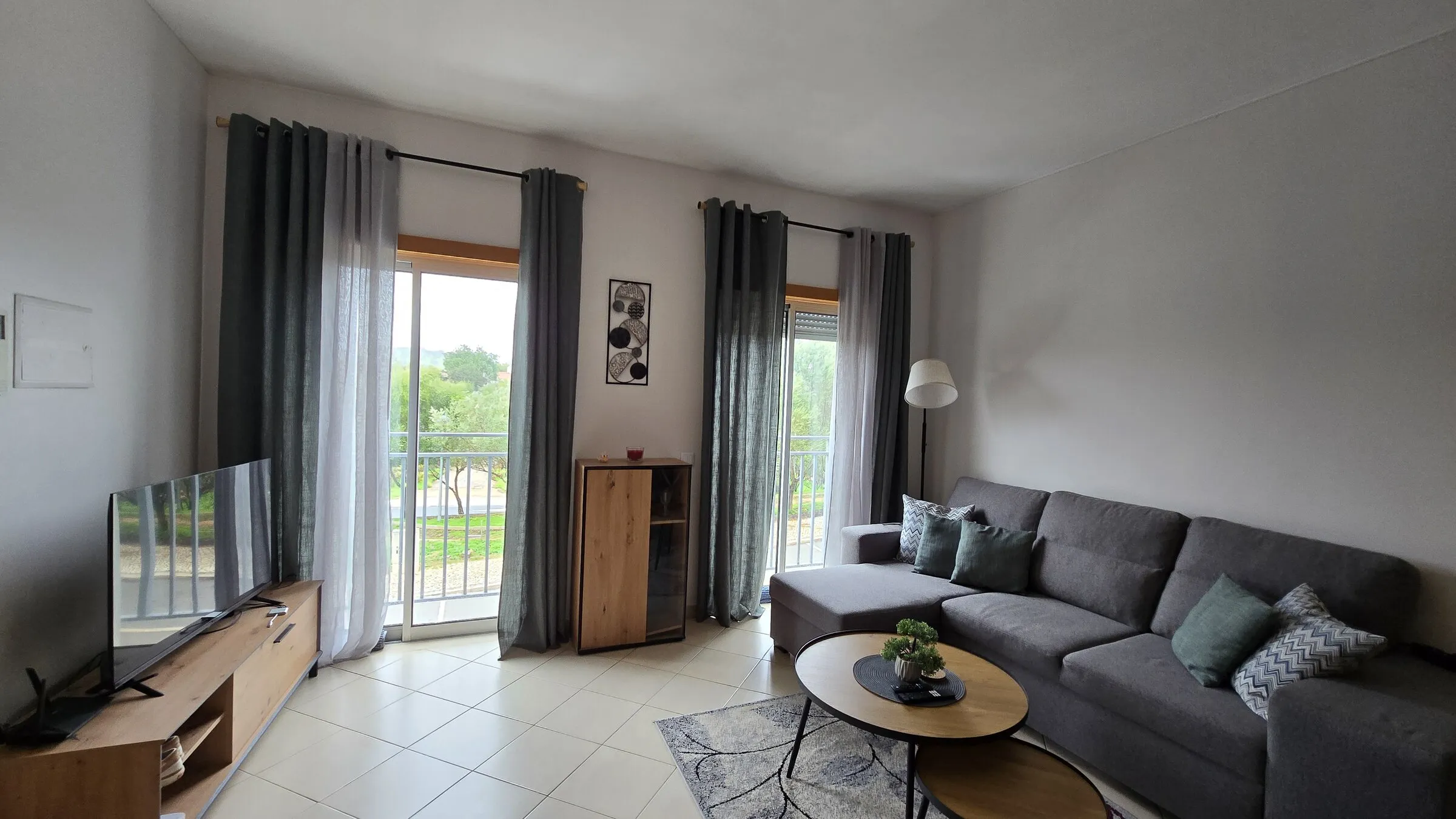 Second lounge area with TV and balcony